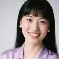 Lisa Wang - Social media manager using bluesky video downloader to download bluesky video free for content creation